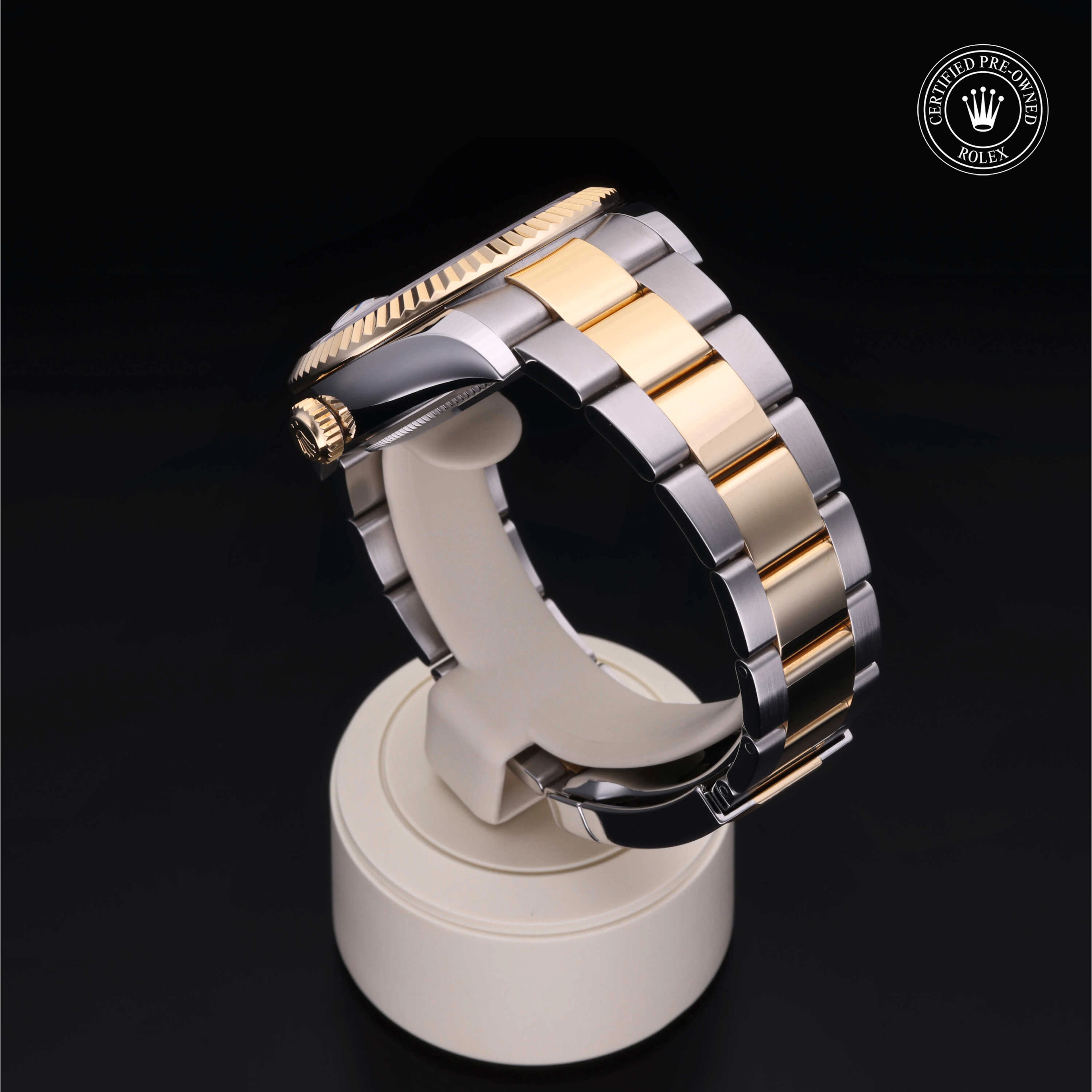 Rolex Certified Pre-Owned Sky-Dweller Sky-Dweller, 2021, Rolesor 18 Carat Yellow, 42 mm - image 4 of 5