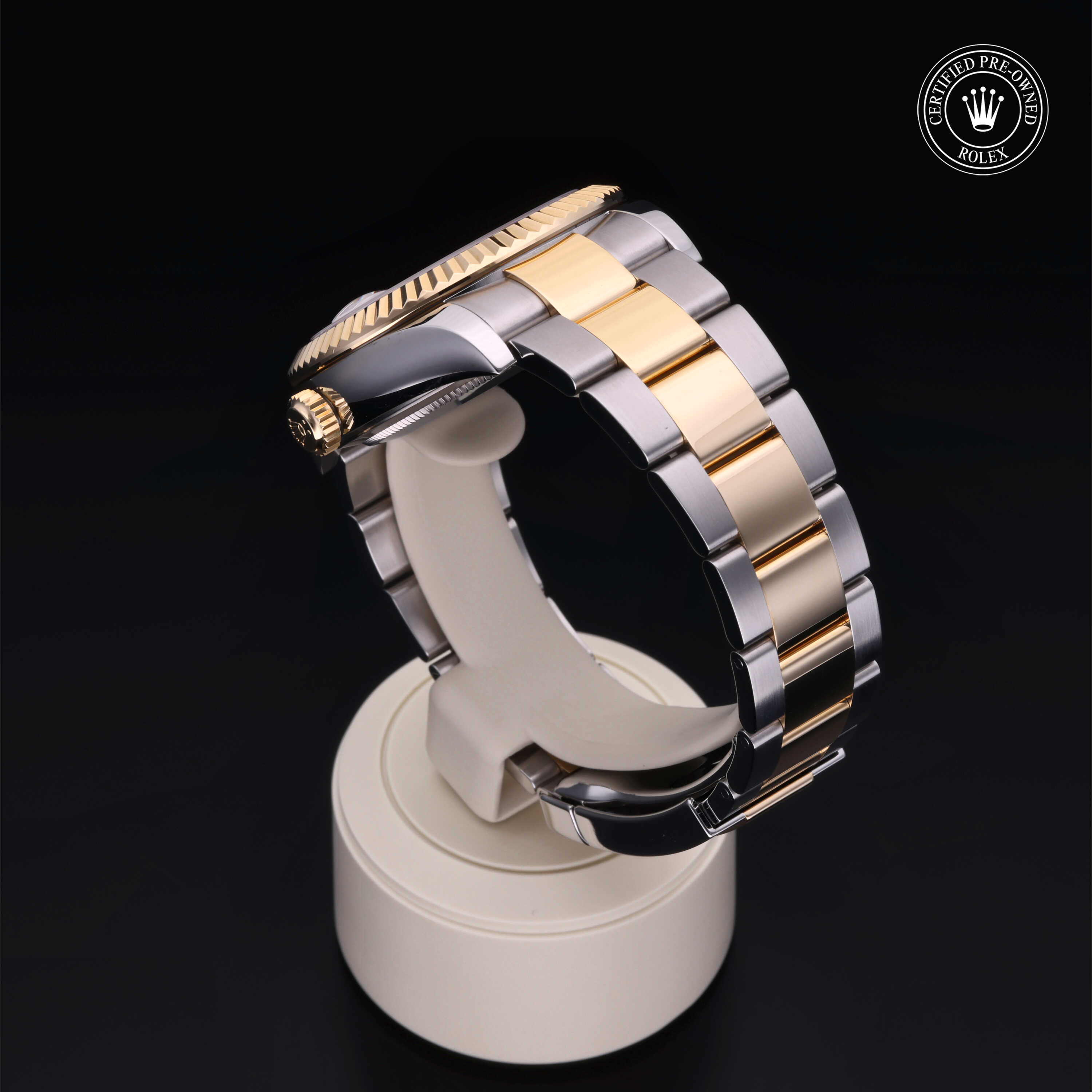 Rolex Certified Pre-Owned Sky-Dweller Sky-Dweller, 2017, Rolesor 18 Carat Yellow, 42 mm - image 4 of 5