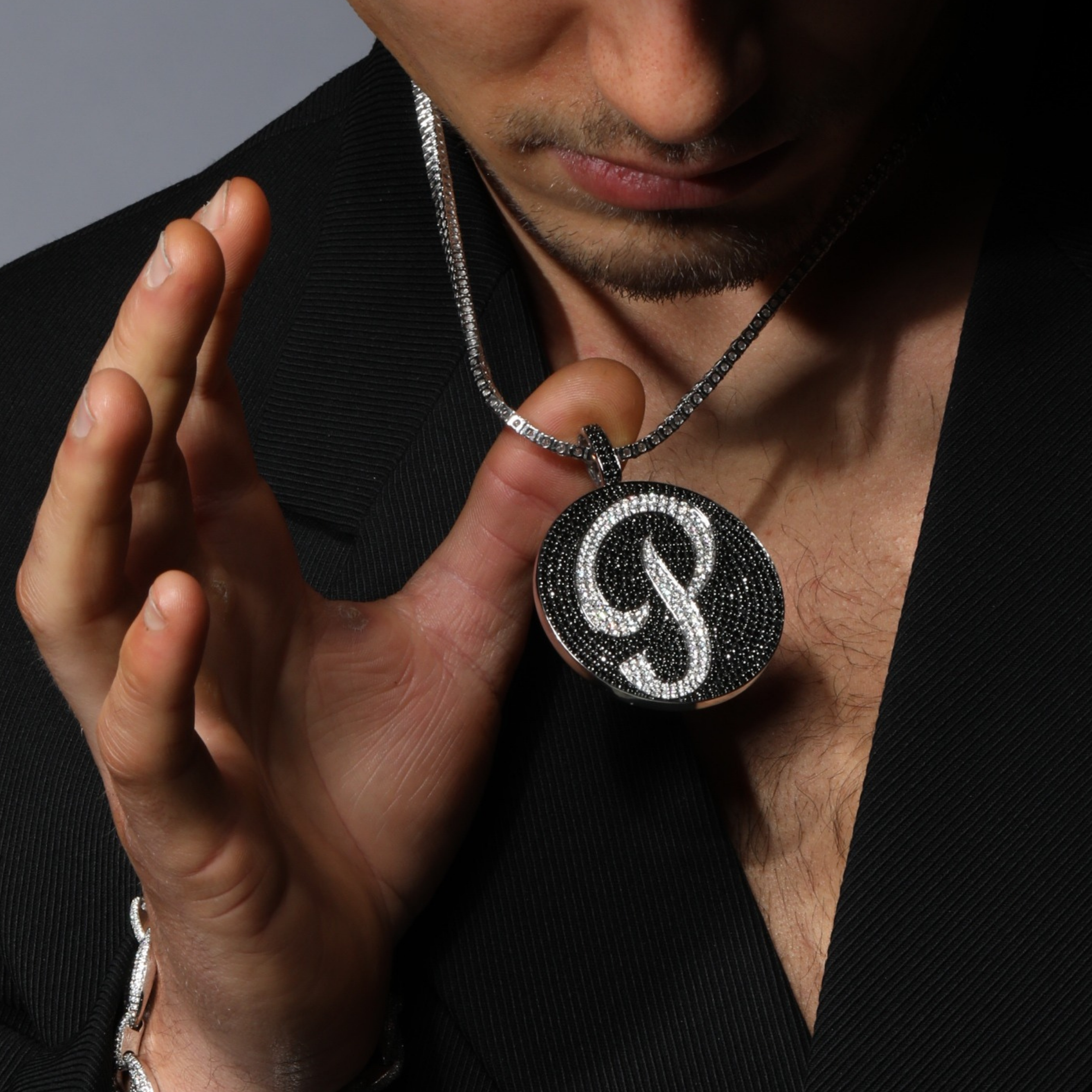 TROPHY BY GASSAN Pendant Timeless Paved Black/White Diamond P